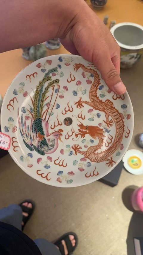 古玩陶瓷龍鳳紋粉彩盤真品鑒賞圖
