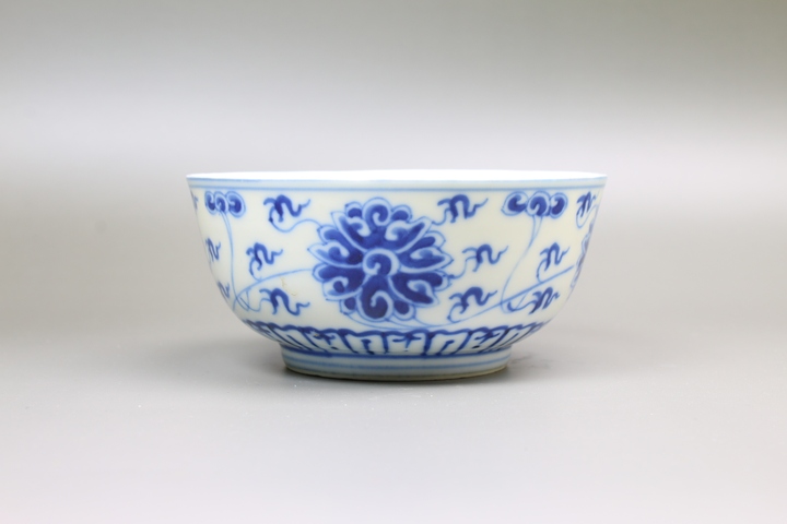 古玩陶瓷清晚期·青花纏枝寶相花碗拍賣，當前價格804元