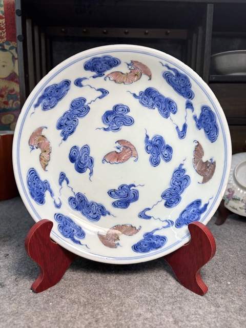 古玩陶瓷乾隆青花釉里紅盤真品鑒賞圖