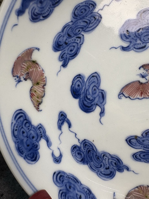 古玩陶瓷乾隆青花釉里紅云蝠紋盤真品鑒賞圖