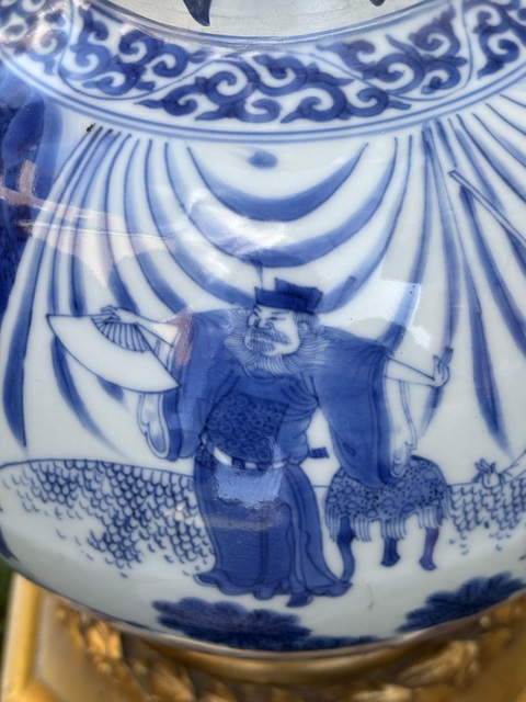 古玩陶瓷人物紋青花蒜頭瓶真品鑒賞圖