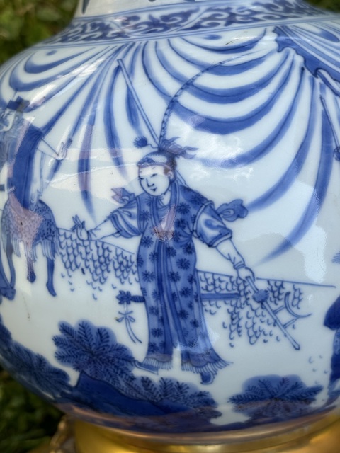 古玩陶瓷人物紋青花蒜頭瓶真品鑒賞圖
