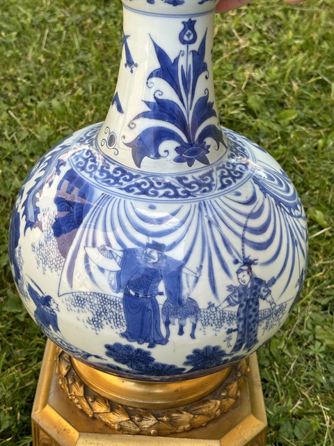 古玩陶瓷人物紋青花蒜頭瓶真品鑒賞圖