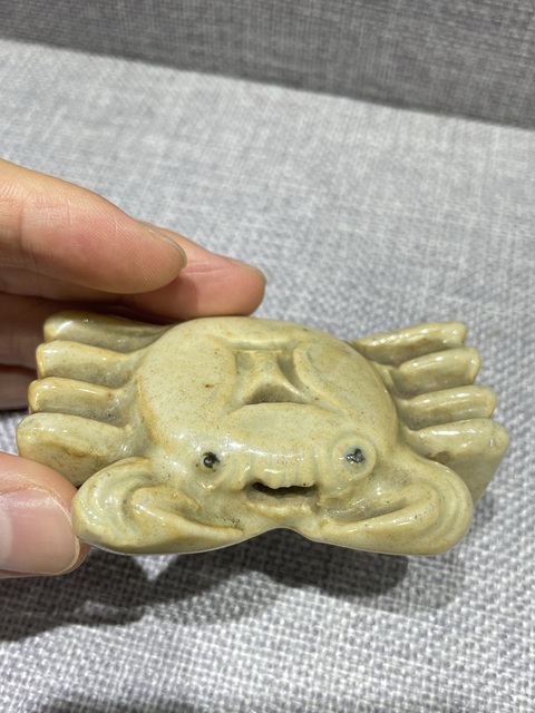 古玩陶瓷清道光米黃釉螃蟹形筆山真品鑒賞圖