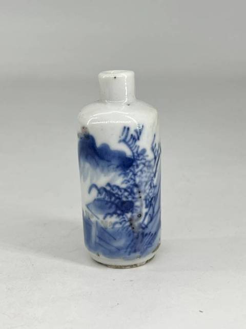 古玩陶瓷青花釉里紅山水人物鼻煙壺真品鑒賞圖