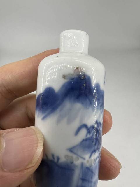 古玩陶瓷青花釉里紅山水人物鼻煙壺真品鑒賞圖