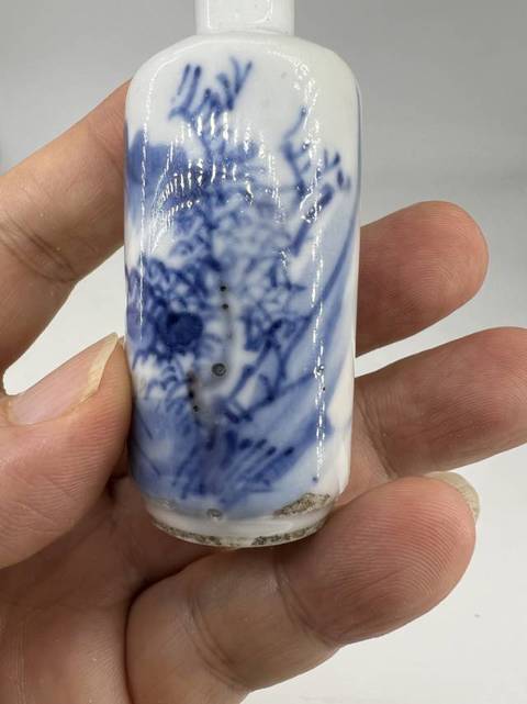 古玩陶瓷青花釉里紅山水人物鼻煙壺真品鑒賞圖