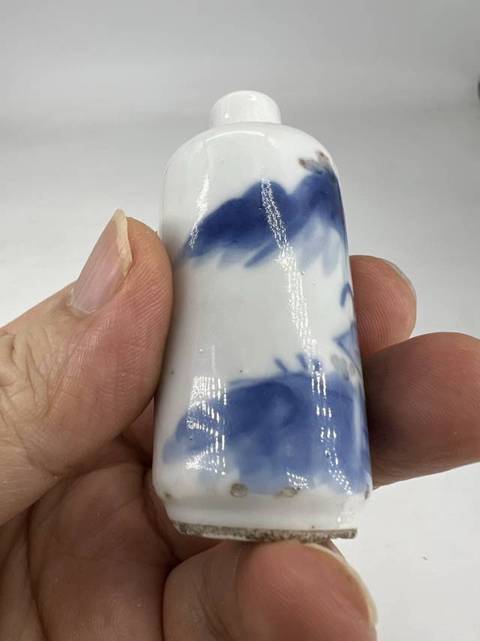 古玩陶瓷青花釉里紅山水人物鼻煙壺真品鑒賞圖