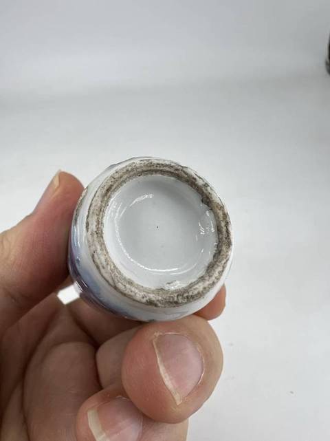 古玩陶瓷青花釉里紅山水人物鼻煙壺真品鑒賞圖