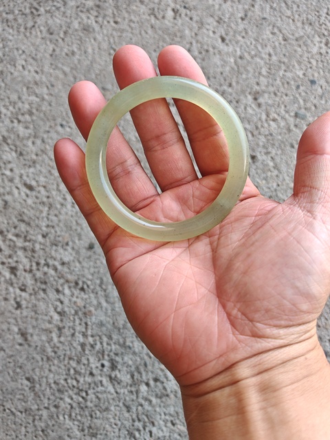 古玩玉器岫玉手鐲真品鑒賞圖