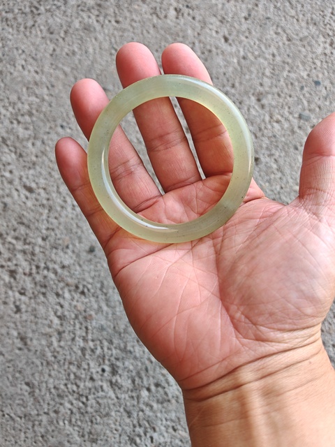 古玩玉器岫玉手鐲真品鑒賞圖