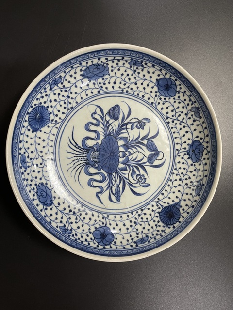 古玩陶瓷一束蓮青花盤真品鑒賞圖