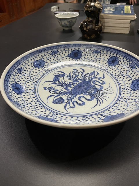古玩陶瓷一束蓮青花盤真品鑒賞圖