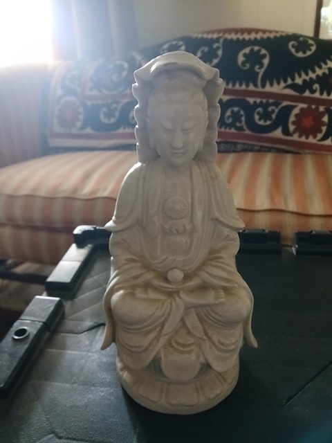 古玩陶瓷觀音塑像真品鑒賞圖