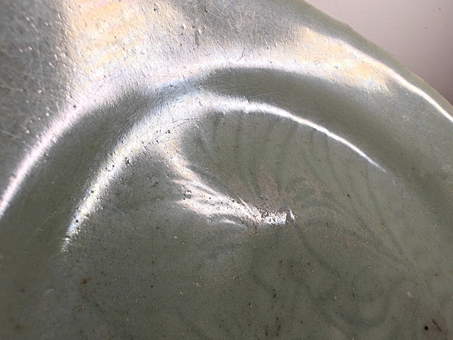 古玩陶瓷冬青釉刻花盤真品鑒賞圖