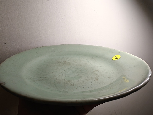古玩陶瓷冬青釉刻花盤真品鑒賞圖