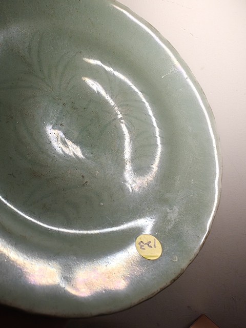 古玩陶瓷冬青釉刻花盤真品鑒賞圖