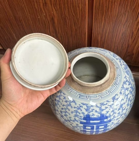 古玩陶瓷纏枝花囍字紋罐真品鑒賞圖