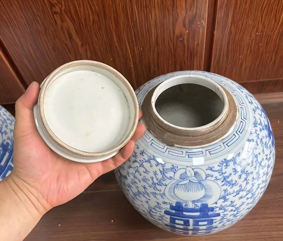 古玩陶瓷纏枝花囍字紋罐真品鑒賞圖