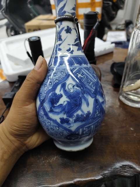 古玩陶瓷晚明青花瓶真品鑒賞圖