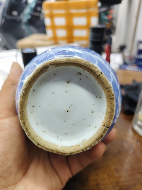 古玩陶瓷晚明青花瓶真品鑒賞圖