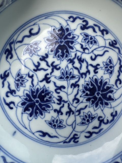 古玩陶瓷青花纏枝蓮紋盤真品鑒賞圖