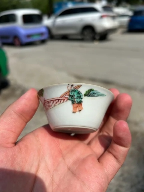 古玩陶瓷人物紋粉彩馬蹄杯真品鑒賞圖