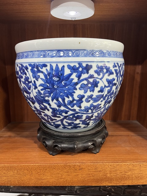 古玩陶瓷花卉紋青花缸拍賣，當前價格26000元