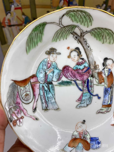 古玩陶瓷粉彩西廂記紋杯碟真品鑒賞圖