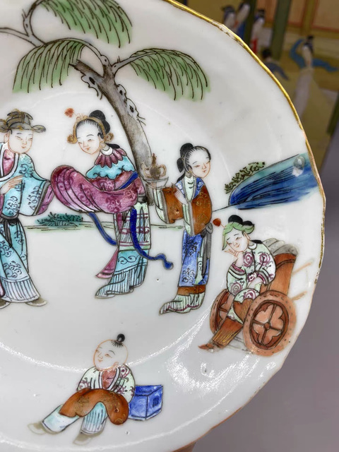 古玩陶瓷粉彩西廂記紋杯碟真品鑒賞圖