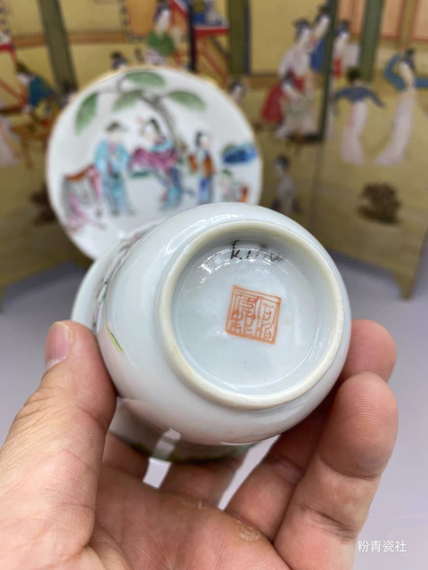 古玩陶瓷粉彩西廂記紋杯碟真品鑒賞圖