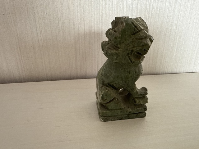 古玩玉器獨山玉雕“獅子”擺件真品鑒賞圖