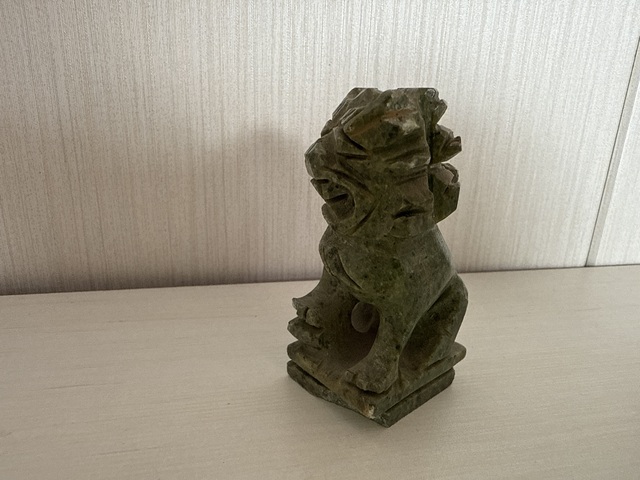 古玩玉器獨山玉雕“獅子”擺件真品鑒賞圖