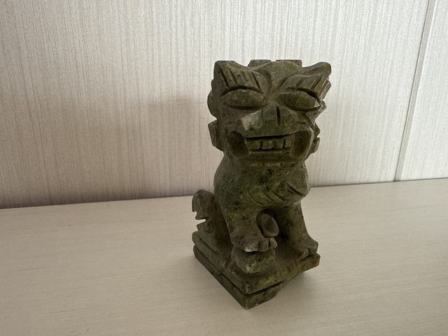 古玩玉器獨山玉雕“獅子”擺件真品鑒賞圖