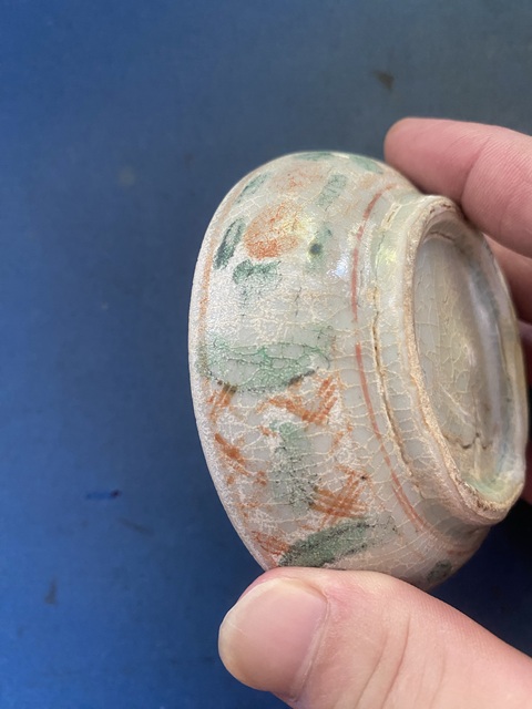 古玩陶瓷紅綠彩花卉紋粉盒真品鑒賞圖
