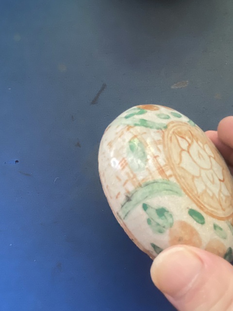 古玩陶瓷紅綠彩花卉紋粉盒真品鑒賞圖