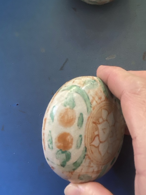 古玩陶瓷紅綠彩花卉紋粉盒真品鑒賞圖
