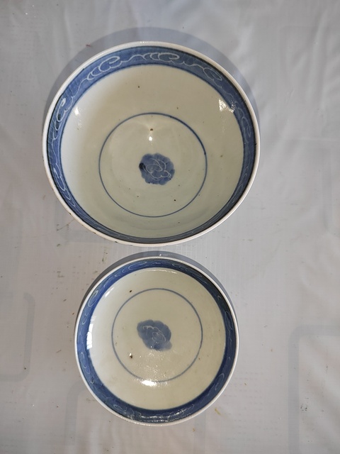古玩陶瓷日本明治青花洞石花卉紋蓋碗真品鑒賞圖