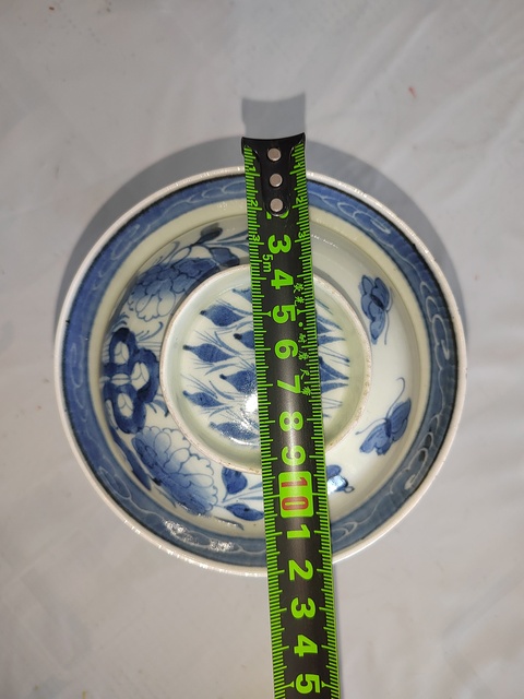 古玩陶瓷日本明治青花洞石花卉紋蓋碗真品鑒賞圖