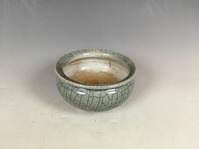 古玩陶瓷清中晚哥釉三足香爐真品鑒賞圖
