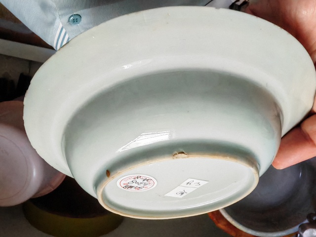 古玩陶瓷青花礬紅花卉紋拆沿盤真品鑒賞圖