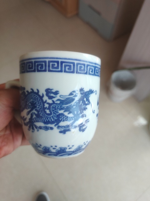 古玩陶瓷龍紋執(zhí)杯真品鑒賞圖
