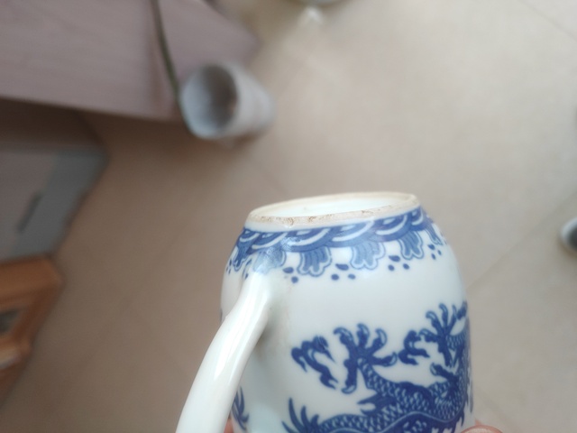 古玩陶瓷龍紋執(zhí)杯真品鑒賞圖