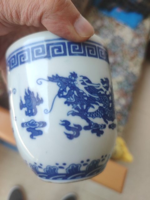 古玩陶瓷龍紋執(zhí)杯真品鑒賞圖