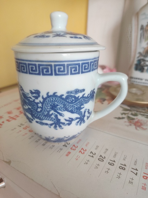 古玩陶瓷龍紋執(zhí)杯真品鑒賞圖