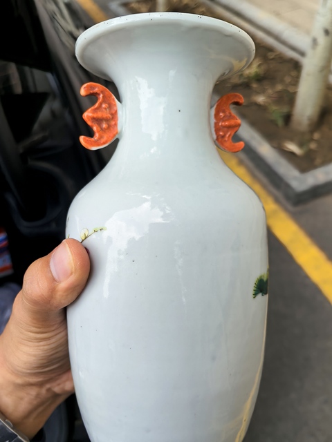 古玩陶瓷粉彩花卉紋雙耳瓶真品鑒賞圖
