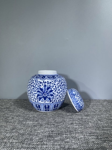 古玩陶瓷創匯.青花纏枝花卉紋蓋罐拍賣，當前價格0元