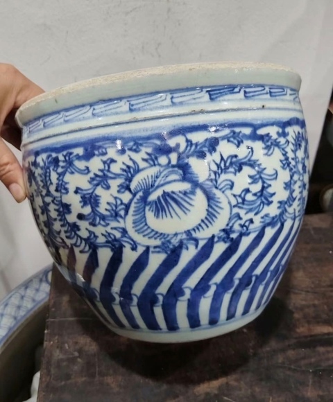 古玩陶瓷清中晚期青花纏枝花卉紋卷缸拍賣，當(dāng)前價格1680元