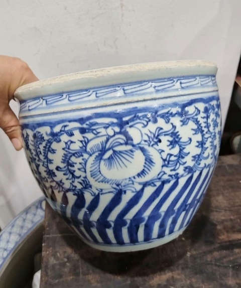 古玩陶瓷清中晚期青花纏枝花卉紋卷缸拍賣，當(dāng)前價格1680元