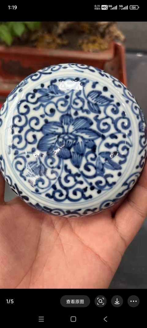 古玩陶瓷花卉紋青花蓋盒真品鑒賞圖